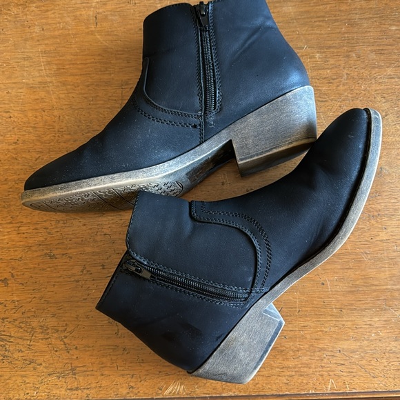 Maurice’s Black Ankle Boots GUC Sz 9.5 - Picture 3 of 6